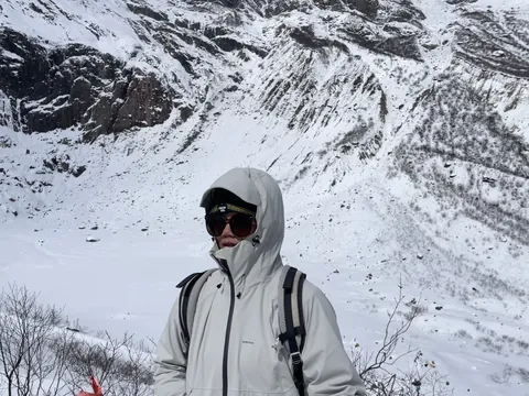 Melody 在雪山徒步